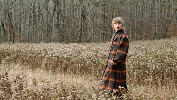 Taylor Swift's evermore is a Christmas album